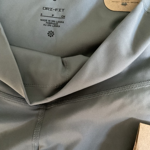 NWT | NIKE YOGA DRI-FIT | SIZE XS/S - Picture 5 of 6